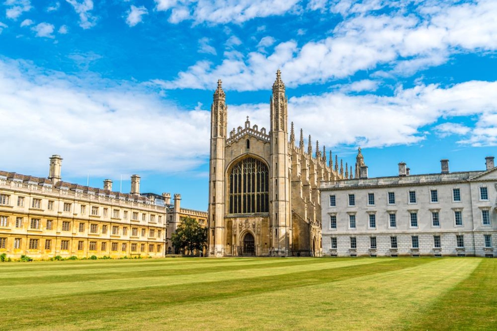 UK University Applications for 2027: UCAS Opening Dates, Deadlines and Entry Requirements
